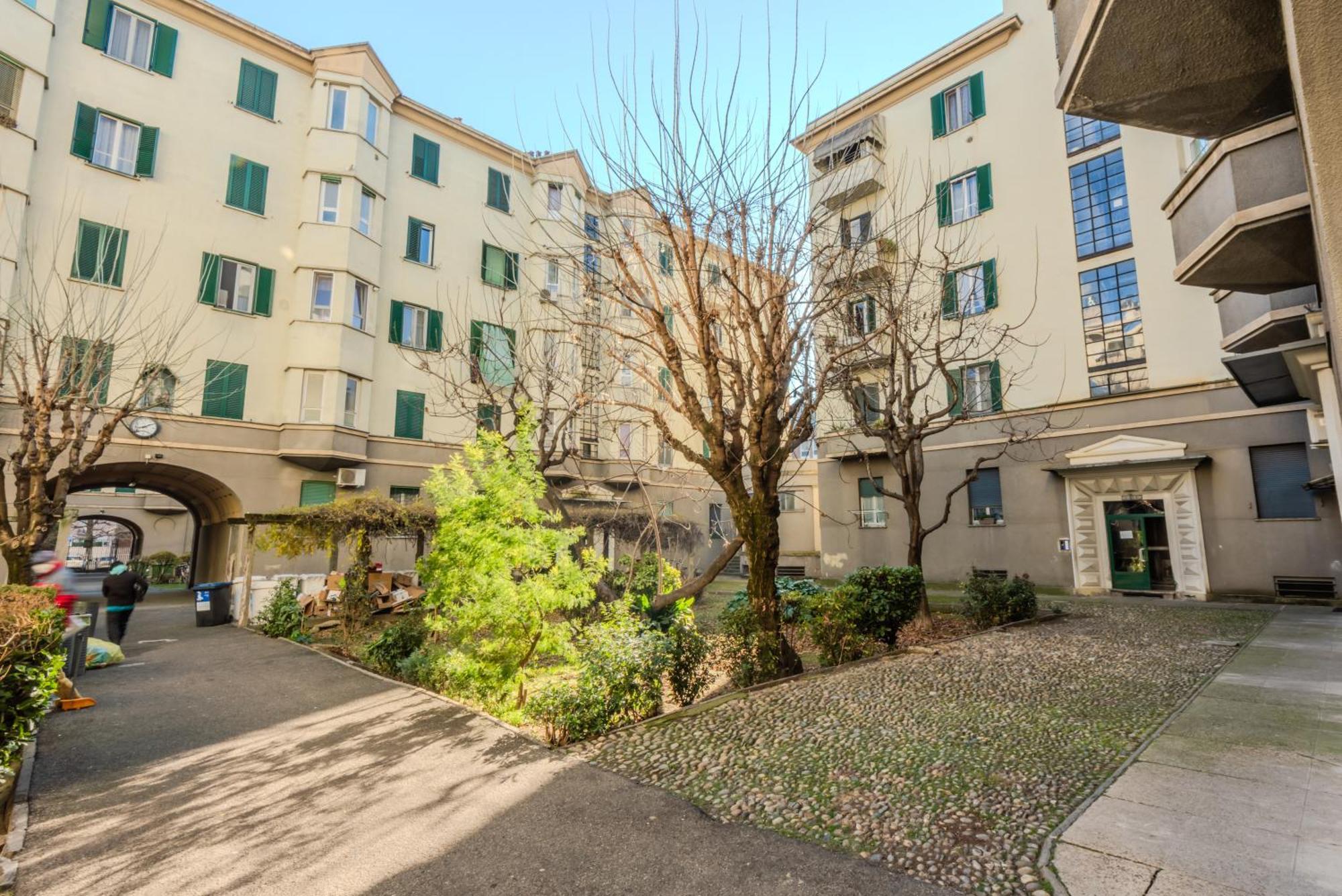 New And Functional Apartments Near The Metro Milano Exteriör bild